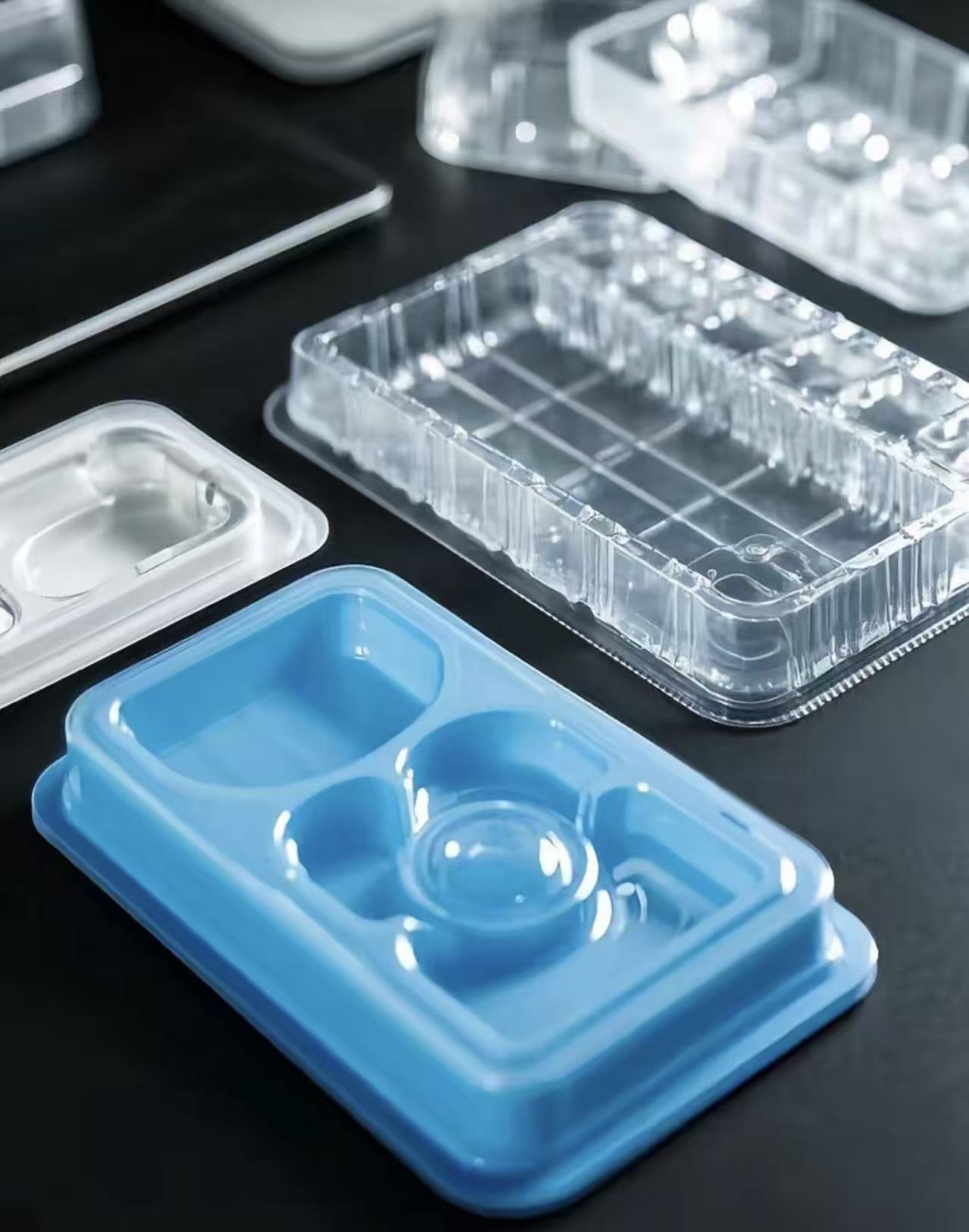 Plastic Cups & Custom Blister Trays for Food Service